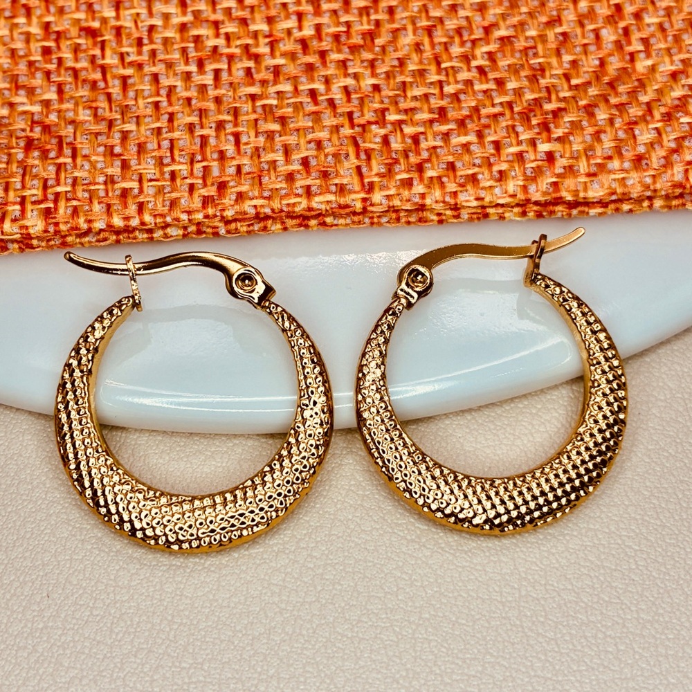 Elegant Gold Textured Hoop Earrings